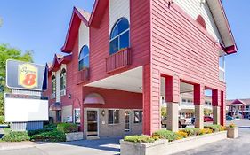 Super 8 Beachfront By Wyndham Mackinaw City, Mi